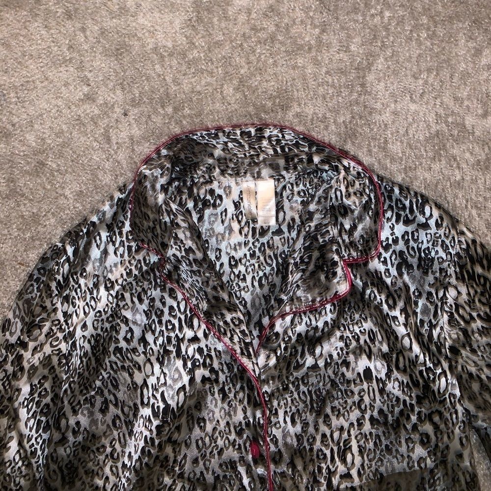 🌸3/$30🌸 Ambrielle Cheetah Print Button Down Top size M - Picture 6 of 8